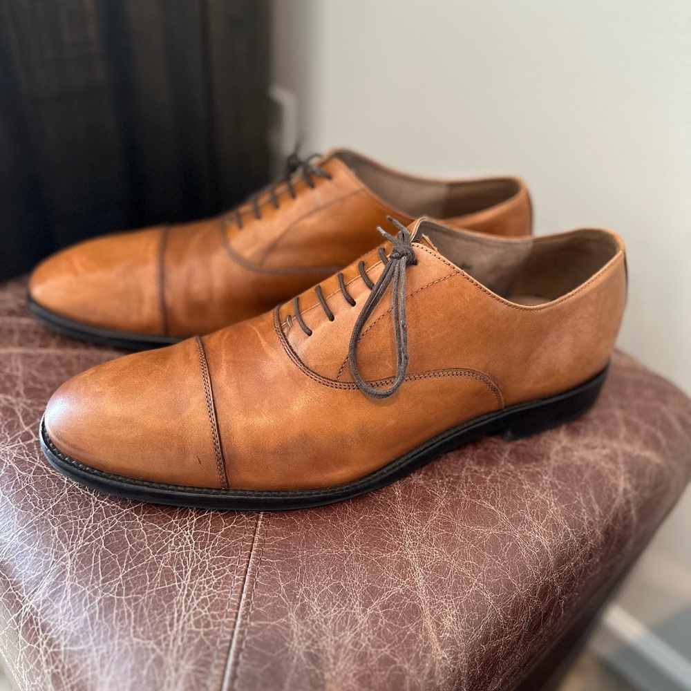 Banana Republic Men’s cap toe Oxford shoe, size 13, brown/tan leather